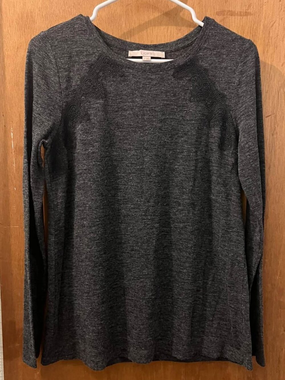 🐻Size S - Loft - Gray Long Sleeve Knit Pullover w/Lace Trim